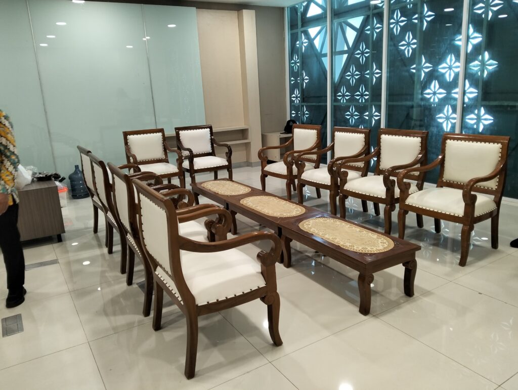 Sewa Kursi Kayu VIP