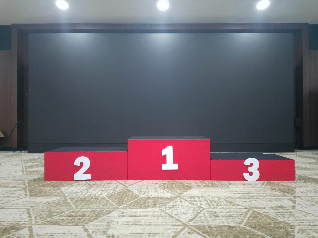 Sewa Podium Juara Costum